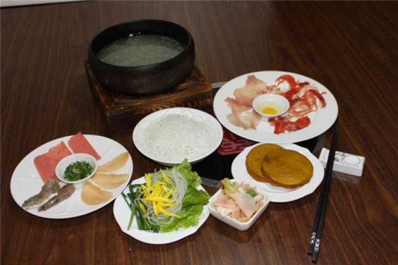 昆明上坐过桥米线